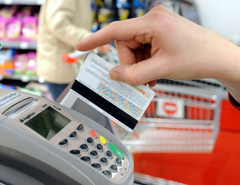 Банкама вратили 44.000 картица